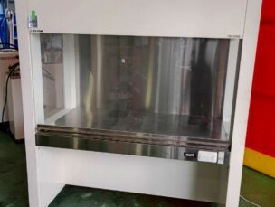 クリーンベンチ　アズワン　TCB-1500AD　中古品　AR-6901