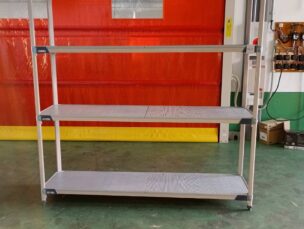 プラスチック４段ラック　METRO　中古品　AR-7015