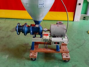 製粉機　宝田工業(株)　DM型　中古品　AR-6669