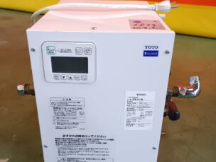 小型電気温水器　TOTO　REW12A1BH　中古品　AR-6833