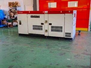 防音型エンジン発電機　shindaiwa　DG1500MI3　中古品　AR-7066