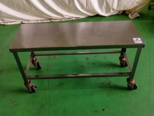 キャスター付き作業台　1100×400×595　中古品　AR-5834